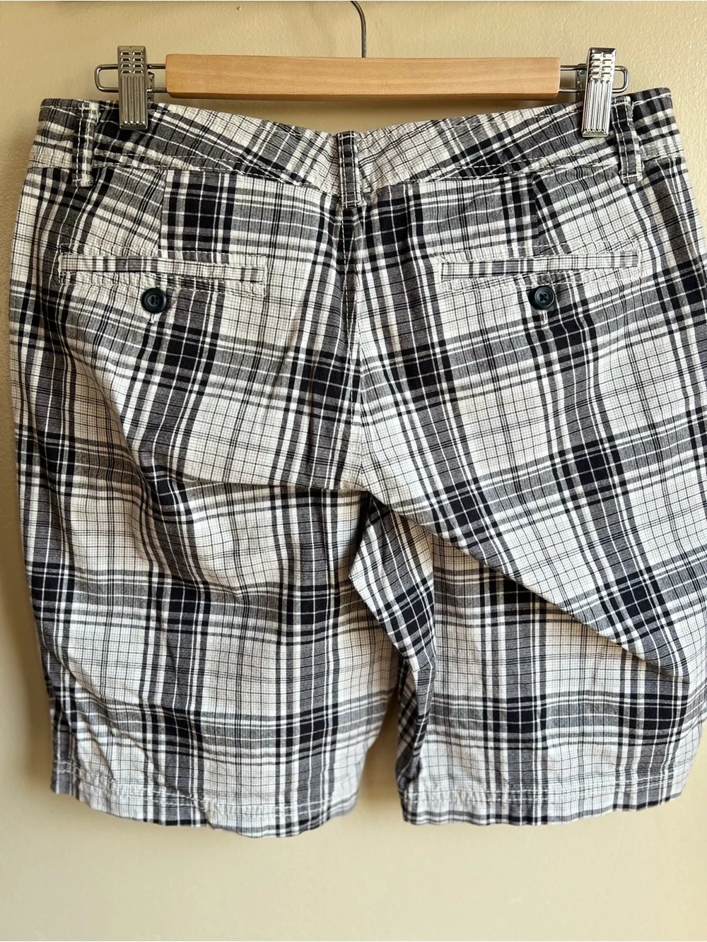 Dockers Women’s Size 8 Black White Plaid Mid Rise Bermuda Walking Shorts